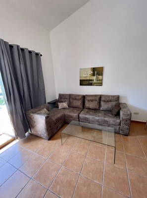TV - Beautiful Coco Beach 2 Bedroom Condo (playas del coco)