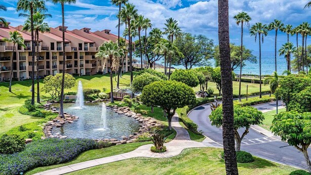 A resort with a swimming pool, palm trees, and a view of the ocean. - 🌈Updated OCEANVIEW Kihei Penthouse, Sleeps 6, +Beach Gear🐬 (Kihei)