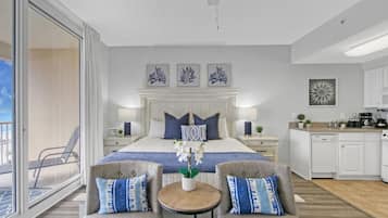 Escritorio, tabla de planchar con plancha, wifi y ropa de cama