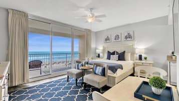 Escritorio, tabla de planchar con plancha, wifi y ropa de cama