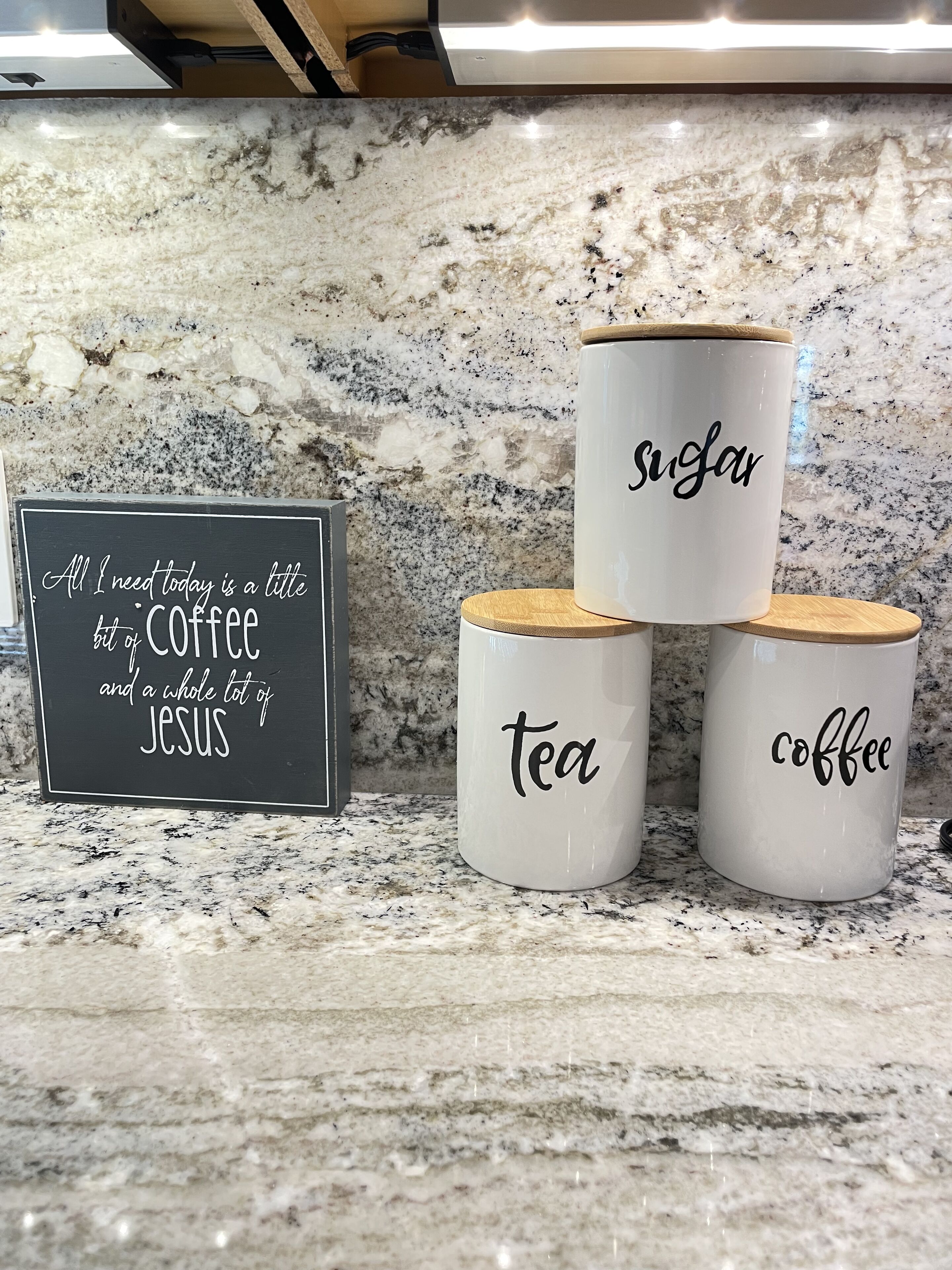 Amazing 3 bed 3 bath Corpus Christi home. 5 minutes to the beach