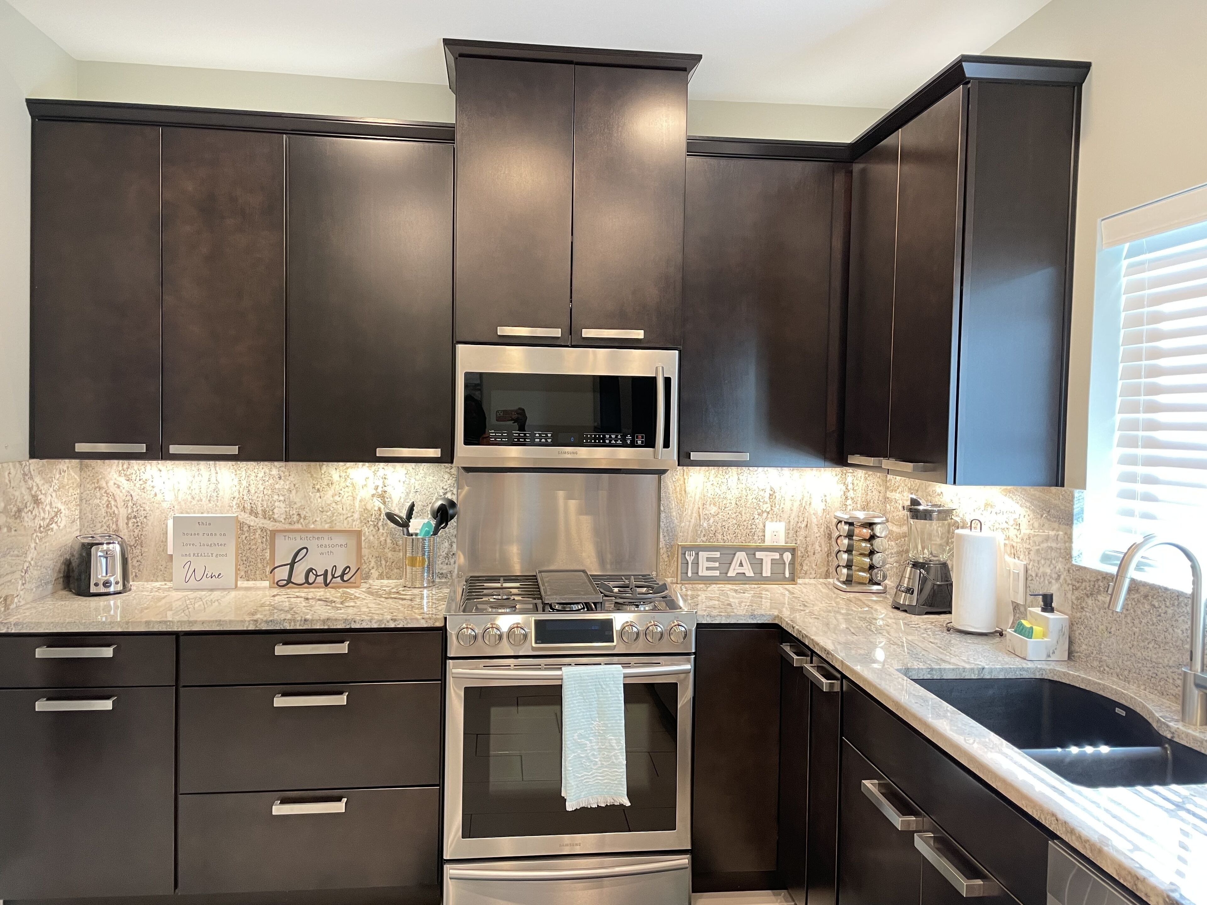 Amazing 3 bed 3 bath Corpus Christi home. 5 minutes to the beach