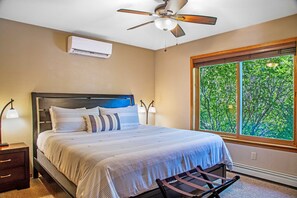 2 soveværelser, skrivebord, strygejern/strygebræt, weekendseng