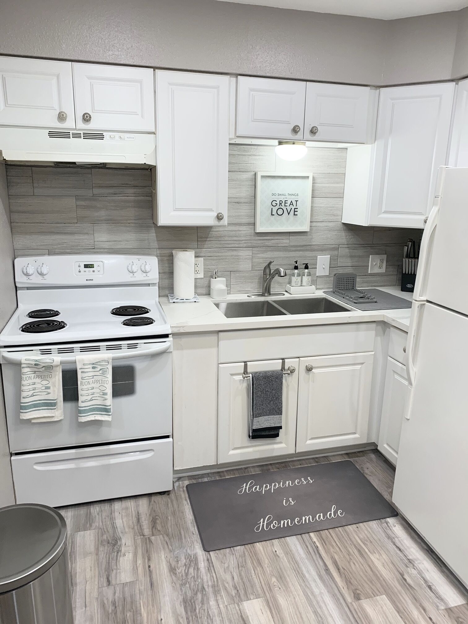 “Cozy-Modern 2 Bedroom Minutes from the Beach!”