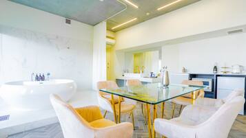 Presidential Suite | Blackout drapes, iron/ironing board, free WiFi, bed sheets