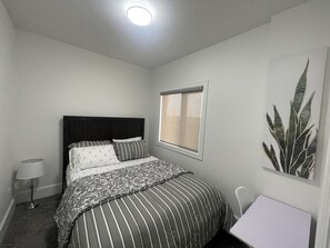 2 bedrooms, free WiFi, bed sheets - Sunset at Prairie Luxury Suite with NE Swale View (Saskatoon)