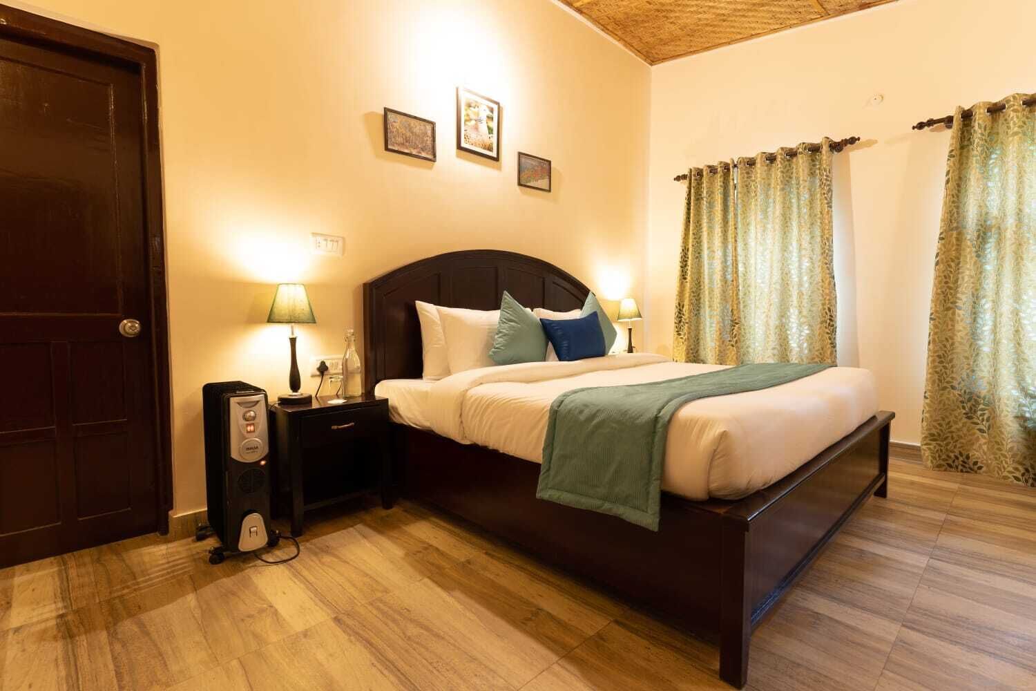 The camphor Tree Lakefront Jungle Lodge by Earthaa Escapes