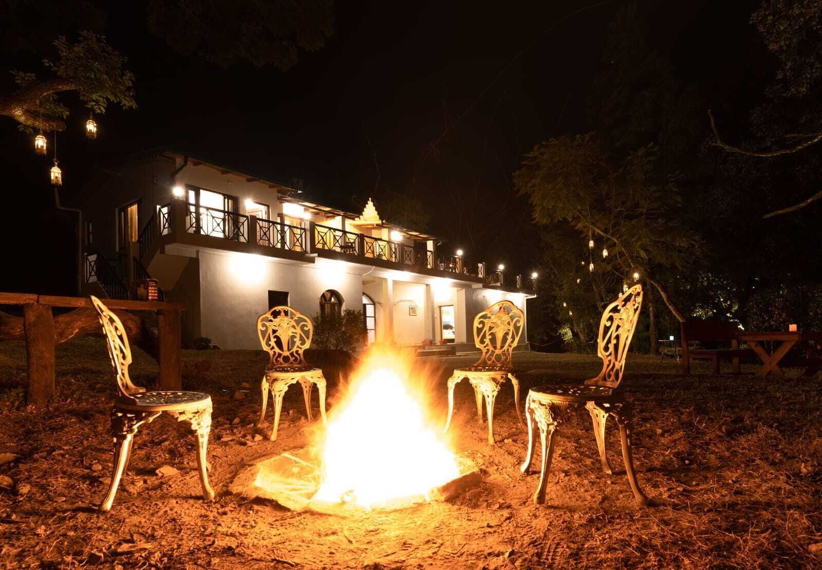 The camphor Tree Lakefront Jungle Lodge by Earthaa Escapes