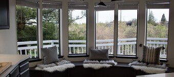 Luxury Home with Mount Shasta Views, Pool and Spa