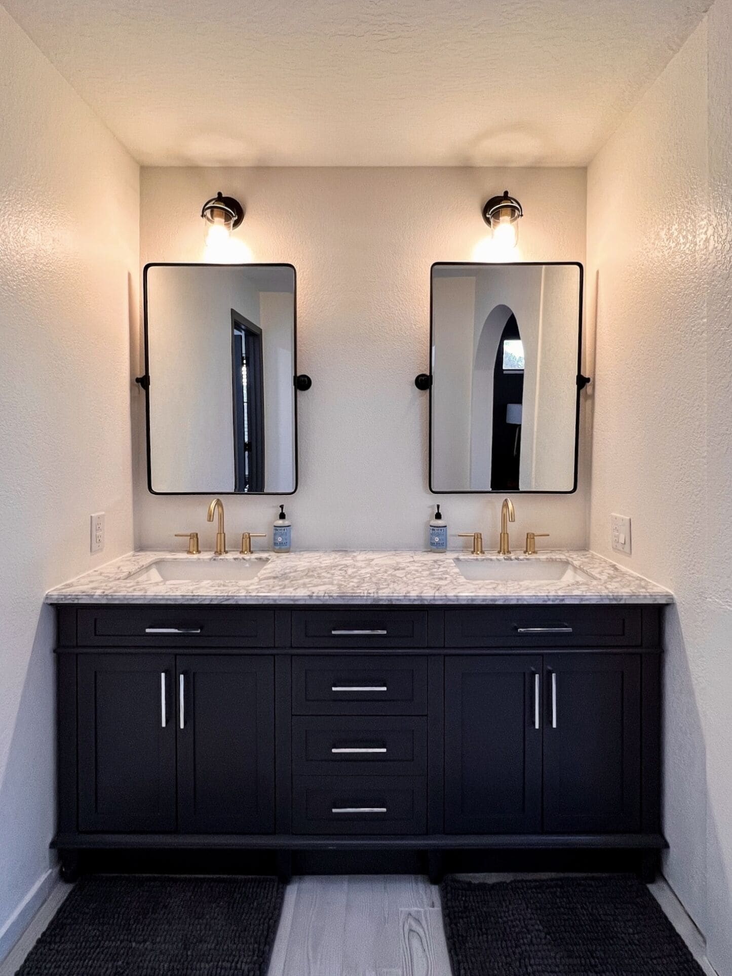 Luxury Home with Mount Shasta Views, Pool and Spa