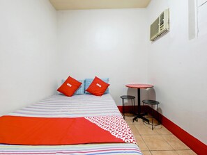 Standard Double Room | Bed sheets - Busline Apartelle (Quezon City)