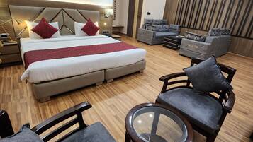 Executive Suite | Premium bedding, desk, laptop workspace, blackout curtains