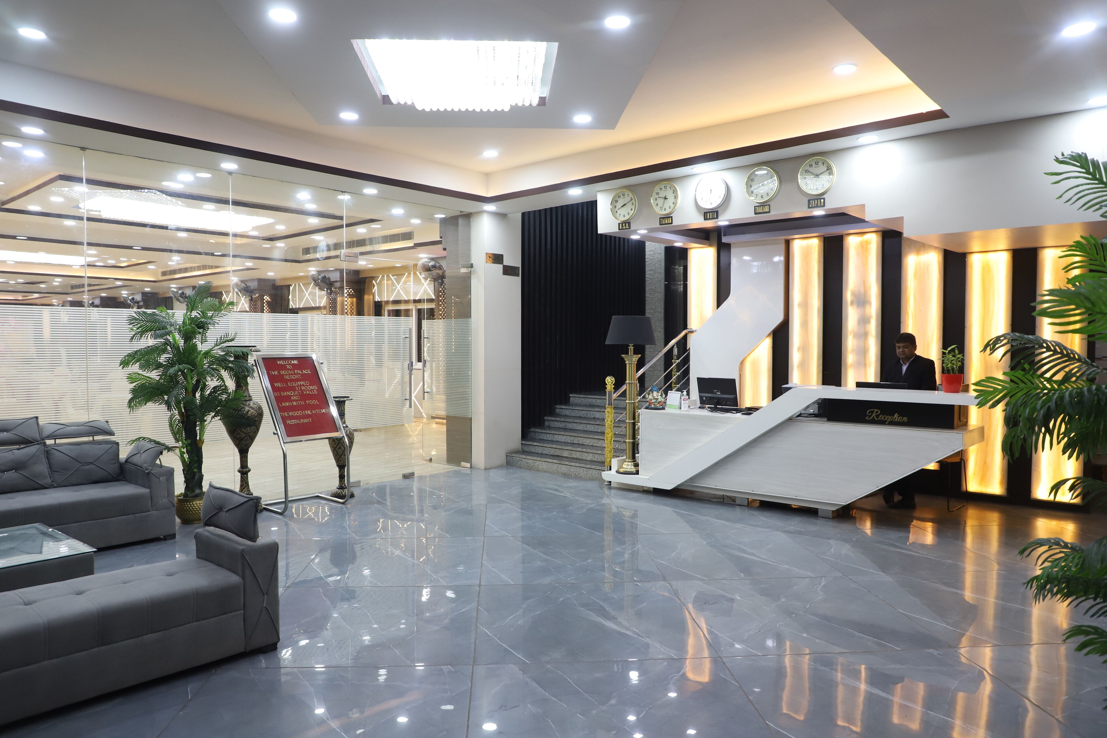 Quầy tiếp tân