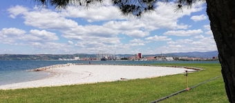 Vila Flori - Seaview Apartment, walking distance to beach