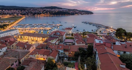 Vila Flori - Seaview Apartment, walking distance to beach