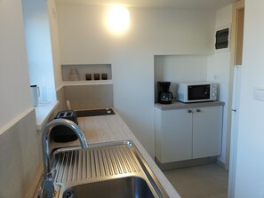 Fridge, microwave, stovetop, coffee/tea maker