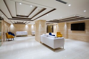 Coin salon dans le hall