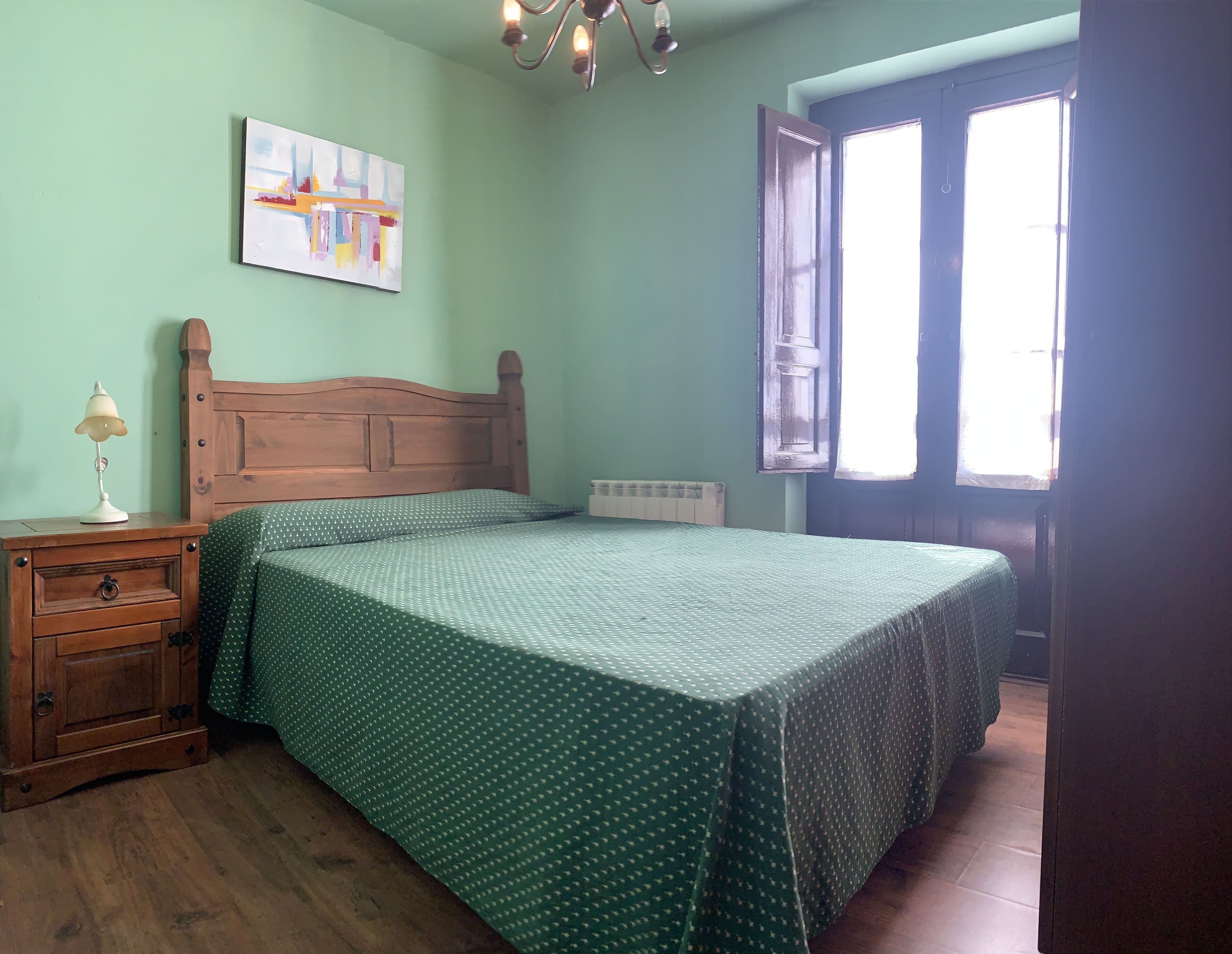 Two houses 20 people surrounded by 3000 m of barbecue farm and parking