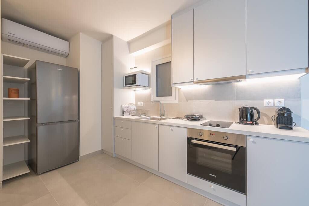 Lovely 2 Bedroom Apartment Vouliagmeni