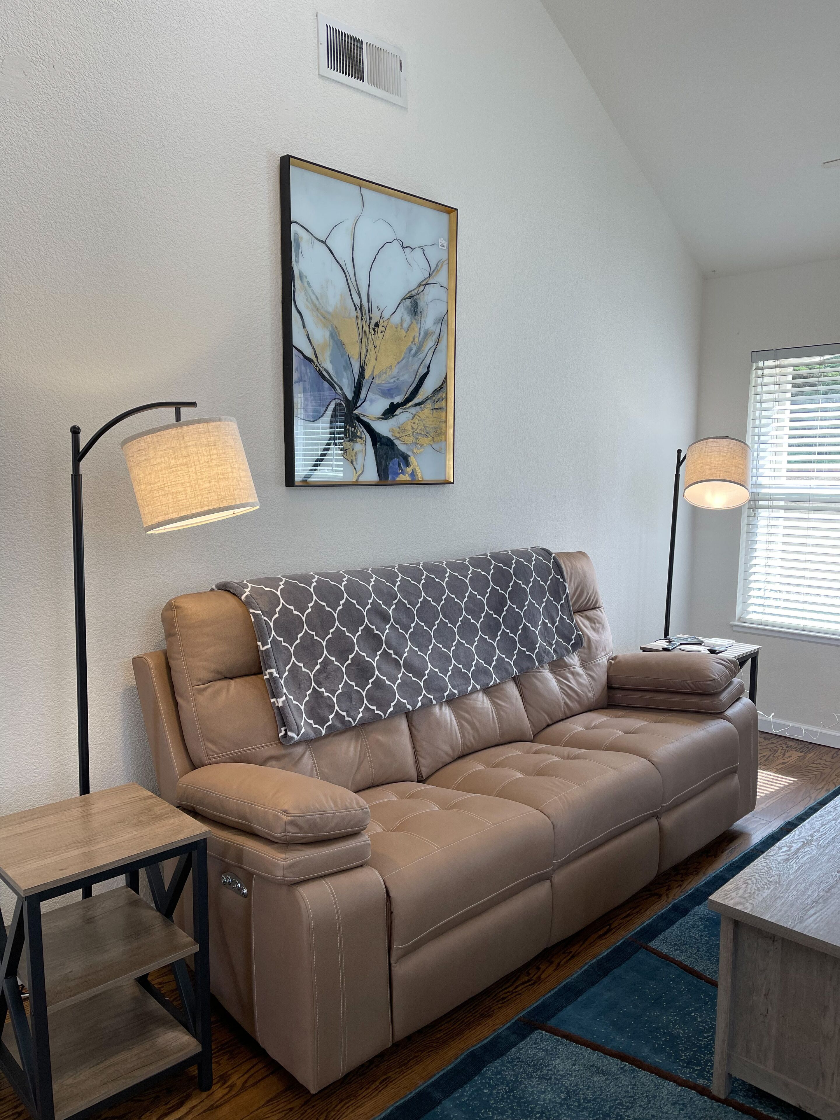 Bay Area Coastal Hideaway - Remodeled family size home! - 25 min from the beach!