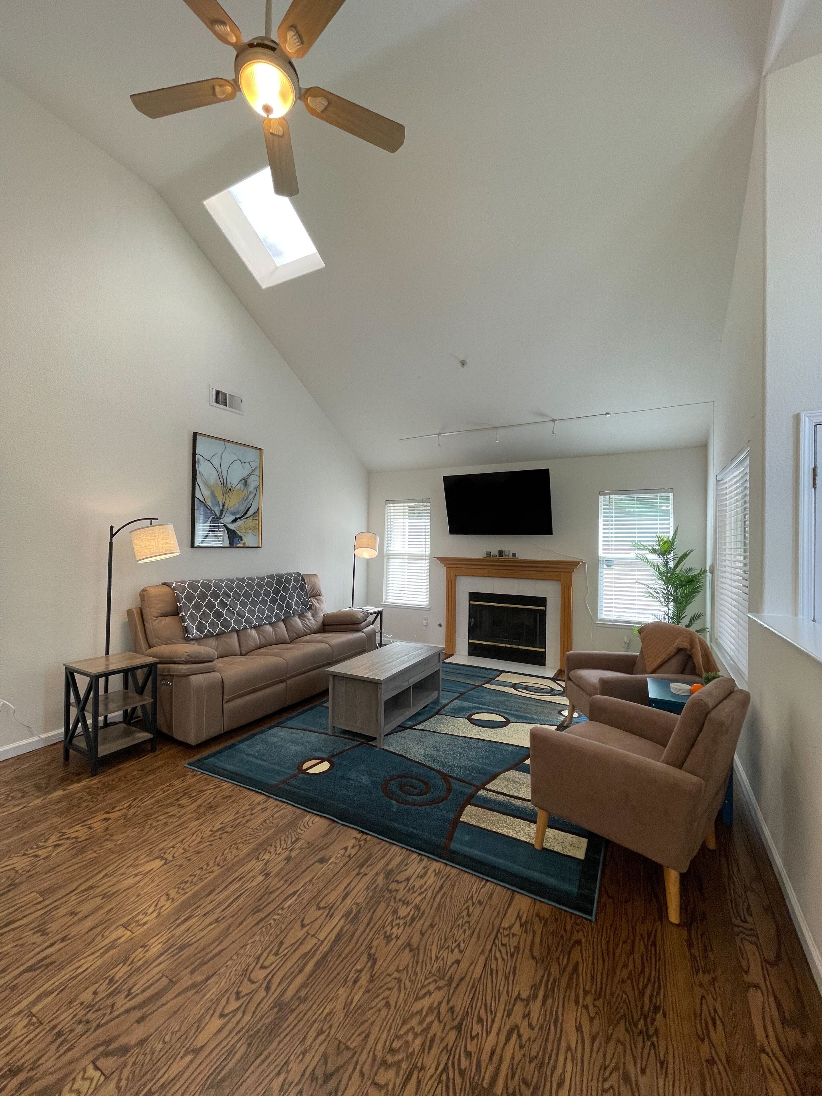 Bay Area Coastal Hideaway - Remodeled family size home! - 25 min from the beach!