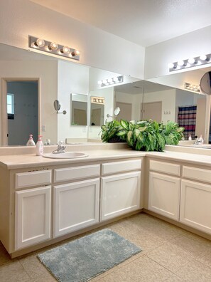 Combined shower/tub, hair dryer, towels, soap