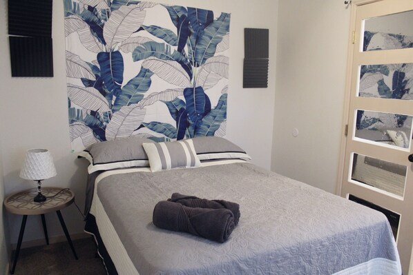 5 bedrooms, desk, iron/ironing board, free WiFi