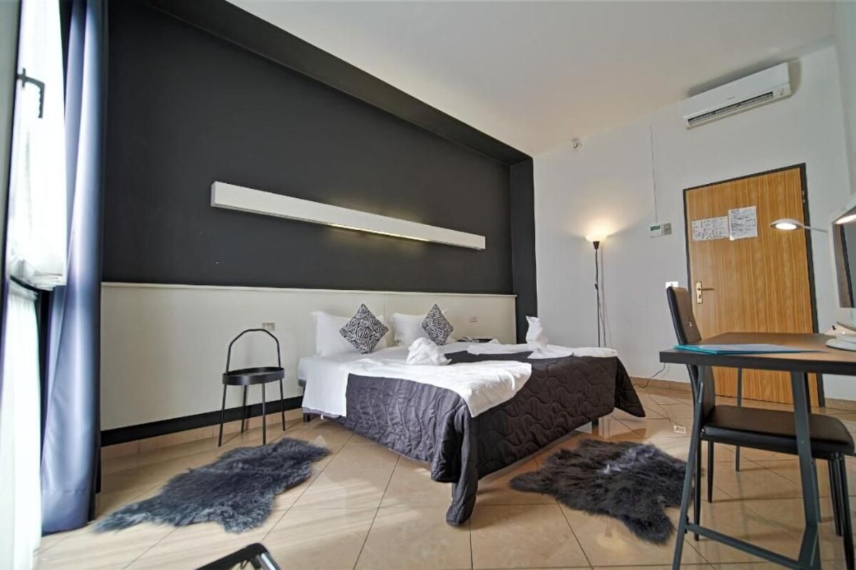 Minibar, Zimmersafe, Schreibtisch, schallisolierte Zimmer