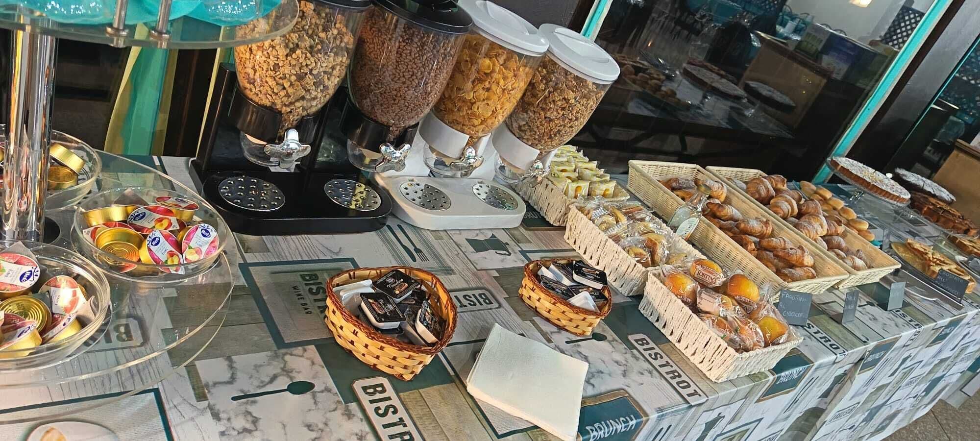 Free daily continental breakfast 