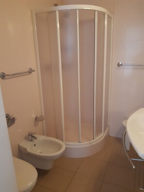 Ducha y bañera combinadas y cabezal de ducha tipo lluvia