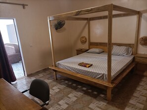 3 bedrooms, desk, free WiFi, bed sheets