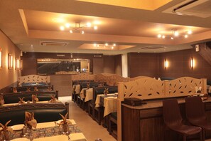 Restaurant - Hotel Kabir (Ahmedabad)