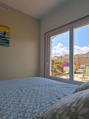 2 bedrooms, travel crib, WiFi, bed sheets