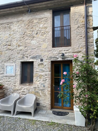 Romantic Escape in the Countryside. 10 minutes away from Lucca!