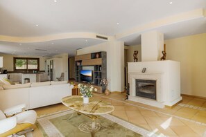 TV - Luxury Villa Robledal in Marbella (Marbella)