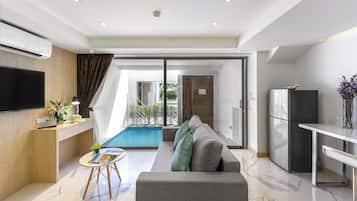 Executive Suite With Pool Access