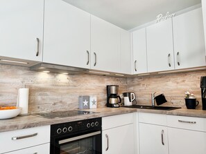 Unclassified image, 4 of 22, button