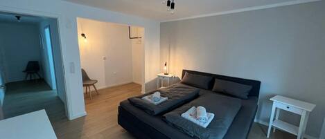 2 bedrooms, desk, free WiFi, bed sheets