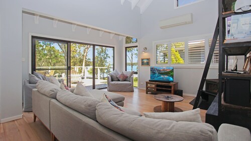 Home by The Cove - Charming Riverfront Cottage