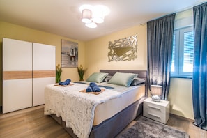 5 Schlafzimmer, Zimmersafe, Bügeleisen/Bügelbrett, WLAN