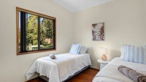 2 bedrooms, iron/ironing board, free WiFi, bed sheets - Keepin' it Reel - Belle Escapes Jervis Bay (Vincentia)
