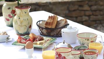 Free daily local cuisine breakfast