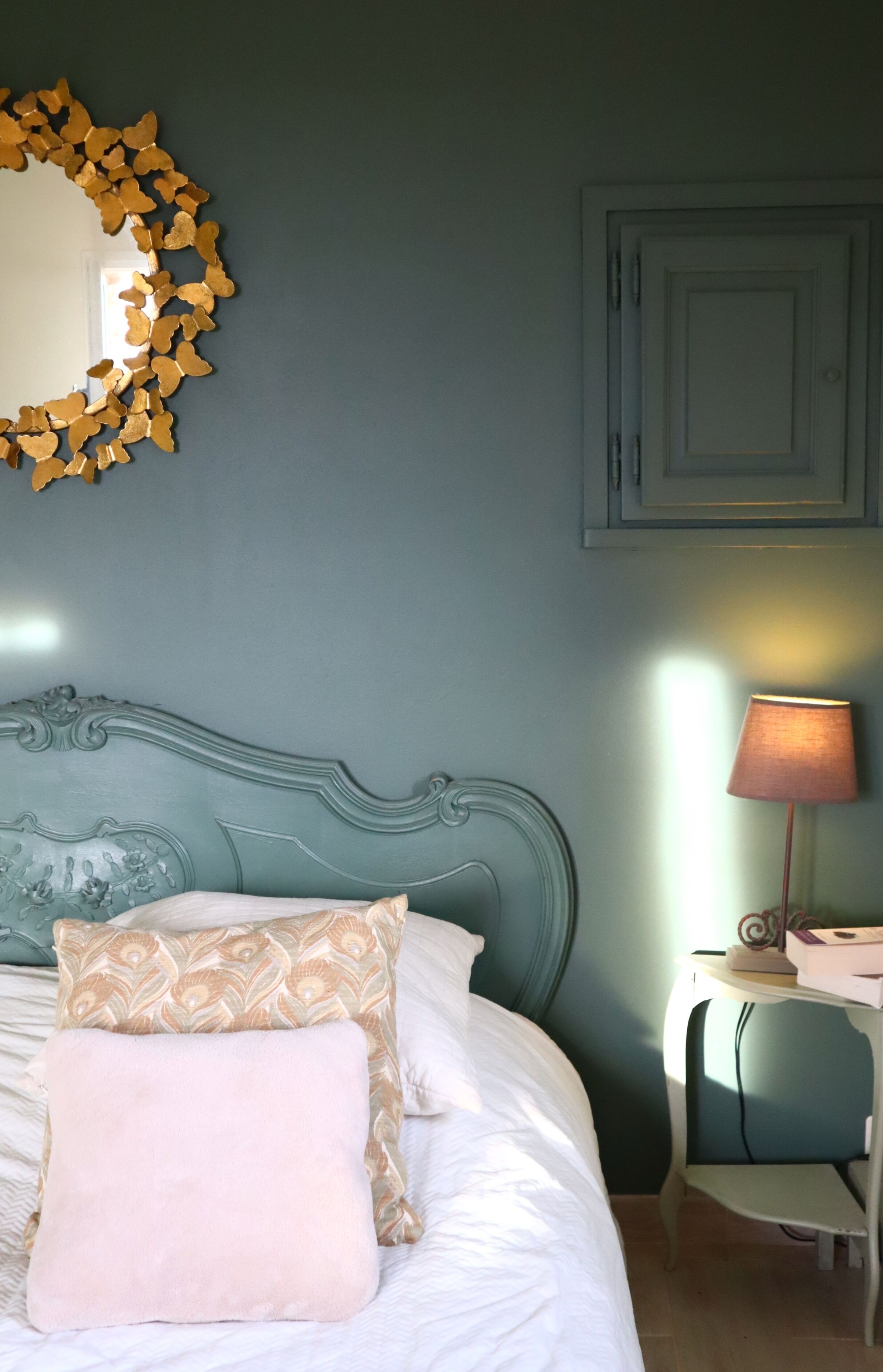 Phòng đôi Deluxe | Bộ đồ giường cao cấp, nệm có lớp đệm bông, két bảo mật tại phòng 