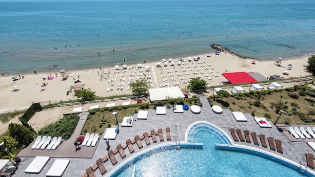 A resort with a pool, beach area, and lounge chairs. - Grand Hotel Sveti Vlas (Sveti Vlas)