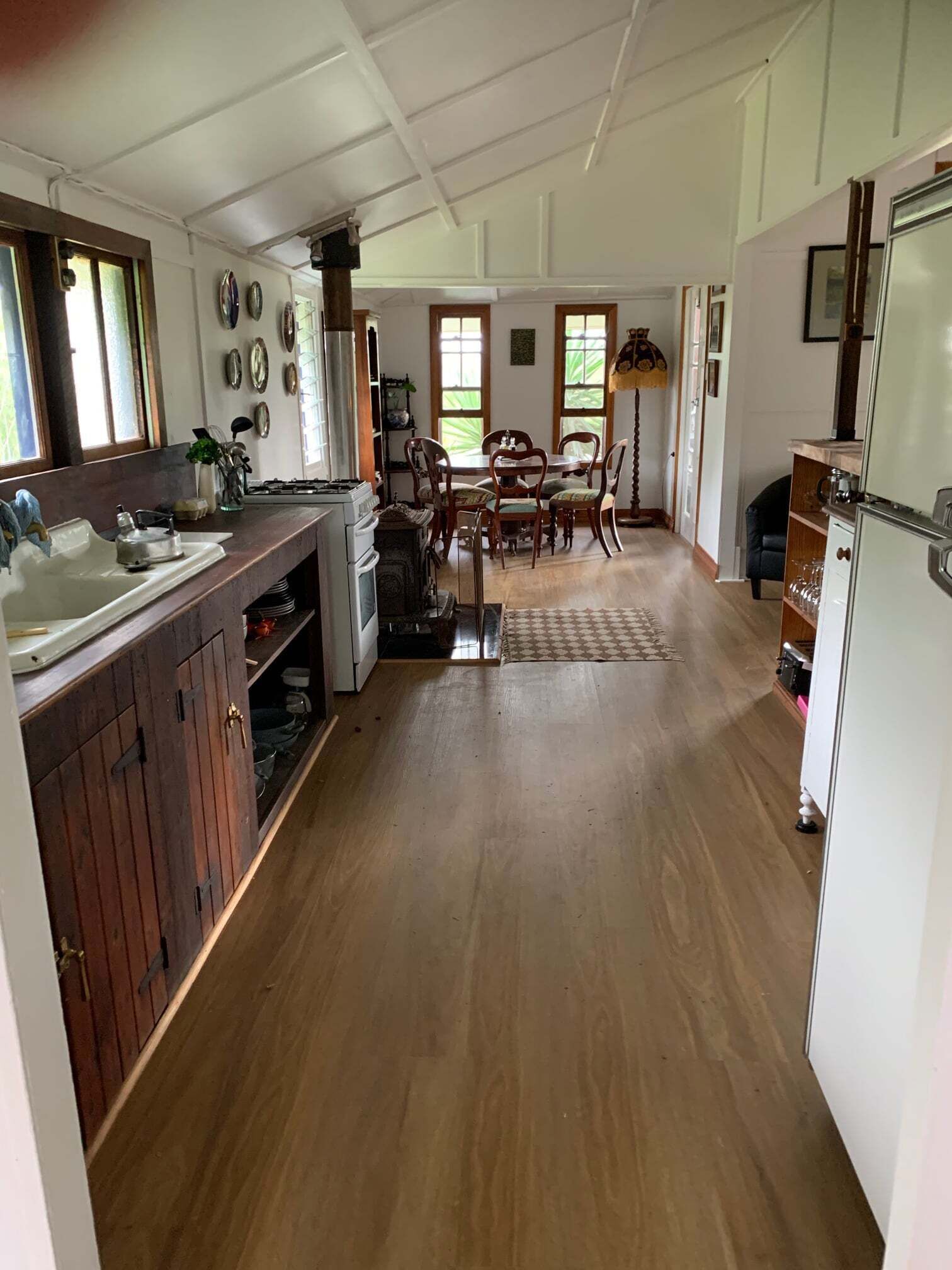  Huge farm house, great for families and gatherings. 