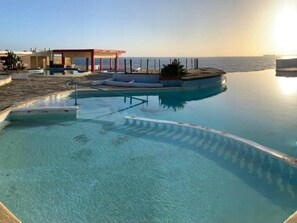 Villa, 2 Queen Beds | Pool