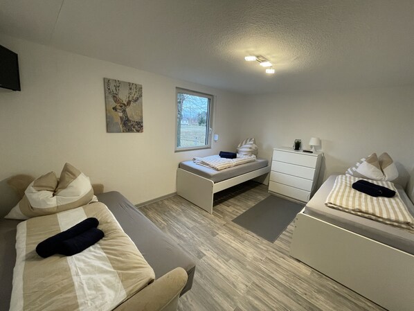 2 bedrooms, WiFi, bed sheets - Small cozy bungalow to relax in (Bernsdorf)