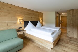 เครื่องนอนระดับพรีเมียม, มินิบาร์, ตู้นิรภัยในห้องพัก