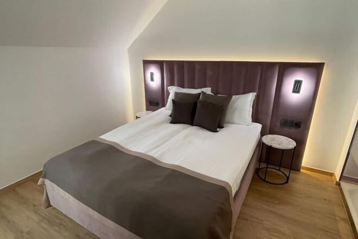 Literie hypoallergénique, mini-bar avec articles gratuits