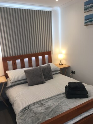 2 habitaciones, tabla de planchar con plancha, wifi y ropa de cama 